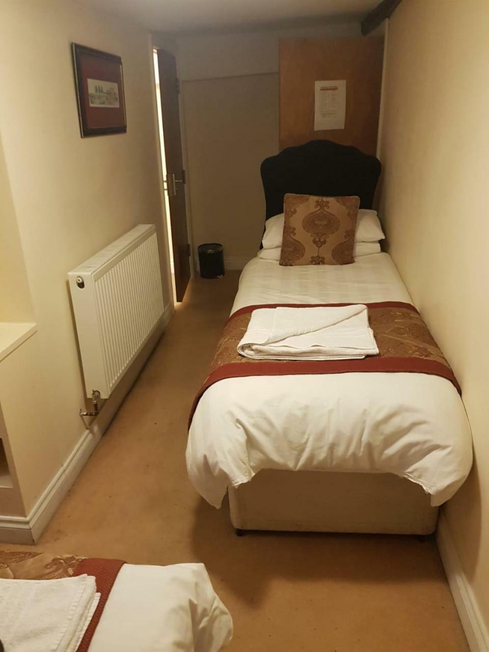 East Gate Inn كول شيستر المظهر الخارجي الصورة